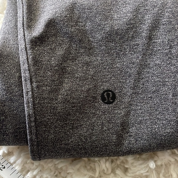 Lululemon Size 8 Gray Joggers With Pockets Inseam 27” Like New - Picture 6 of 6